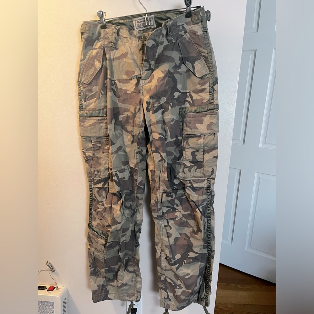 Abercrombie & Fitch Woman’s Camo pant